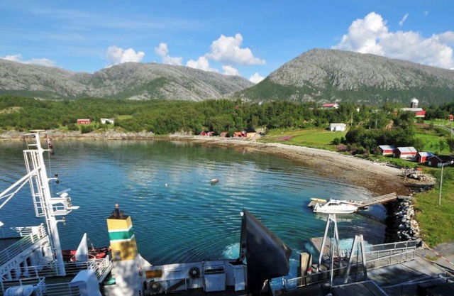 Cottage "Stokkasjøen Rorbu", 8870 Visthus, Norway - Nordland, southern North Norway, Helgeland coast, 5 persons, 2 living levels, 1 kitchen, 2 bathrooms, 3 bedrooms, Internet Wlan, directly on the water, non-smoking, 85 sqm living area etc., vaca.