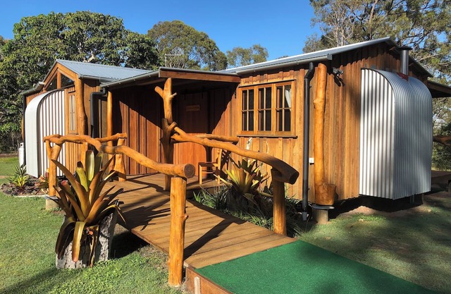 Mango Lodge romantic cabin at River Heads near Fraser Island