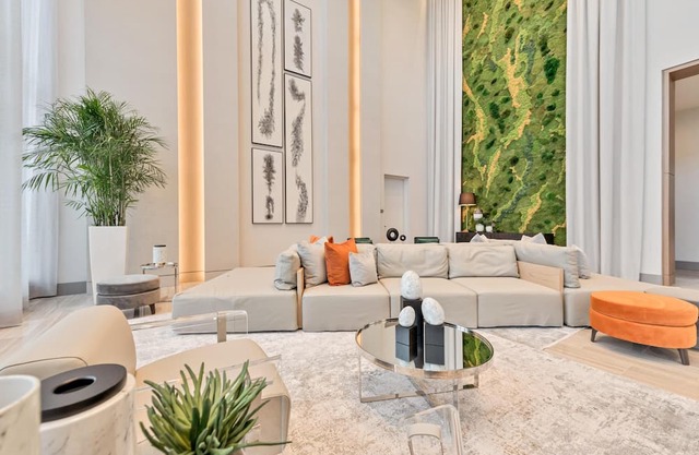 Sleek Doral Hideaway: Room Amenities