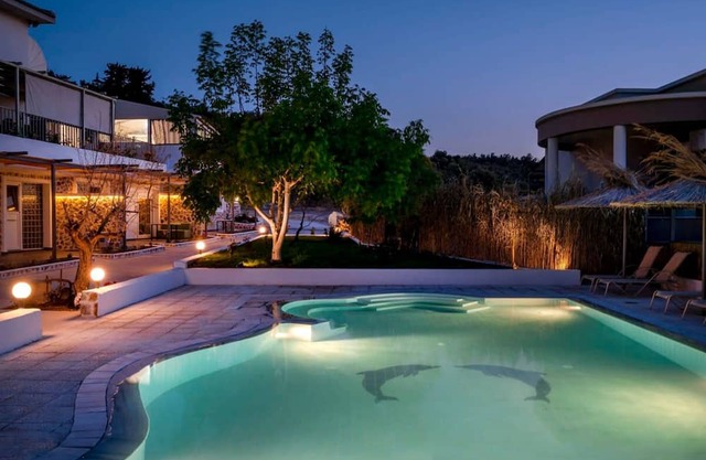 Eva s Poolside Paradise Garden-endless Romance
