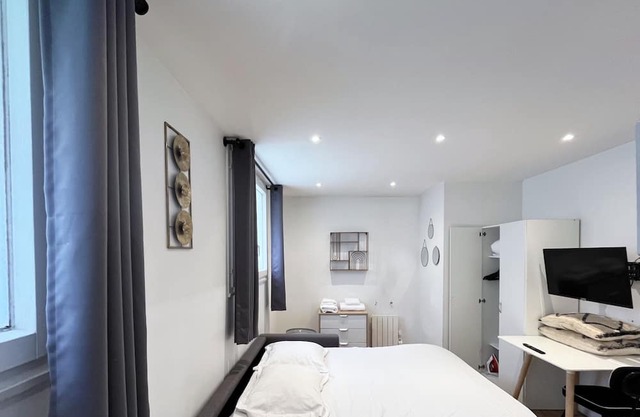 Urban Flat 183 - Charming Studio in Paris