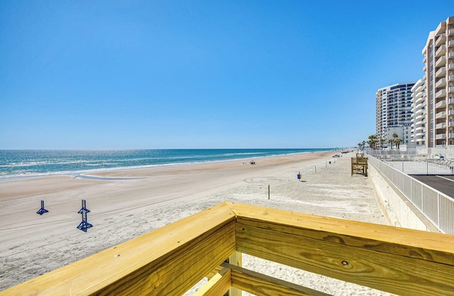 Daytona Beach Condo, Walk to Wilbur Beach!