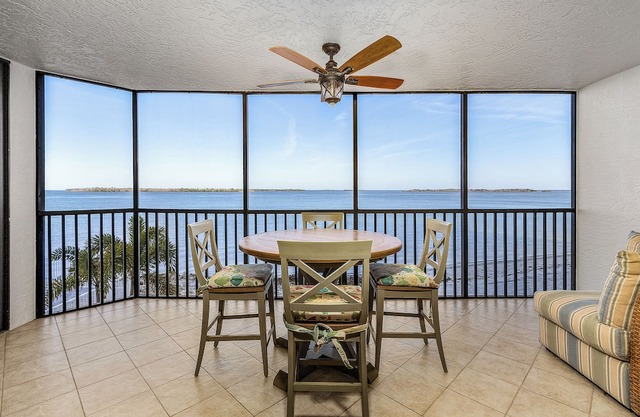 BayView 132: Beach front 1b/1b condo. Amazing Sunsets and Resort Amenities