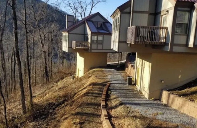 GATLINBURG CHALET FOR RENT JULY 12TH -19TH 2024.