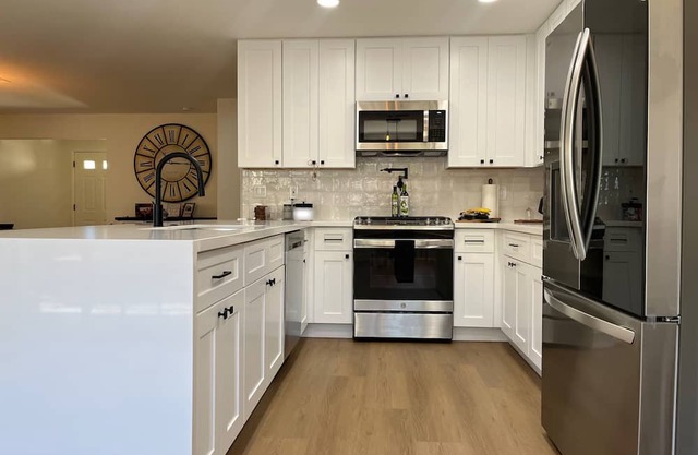 Quiet & Cozy home just minutes from the Las Vegas strip! Pet-Friendly