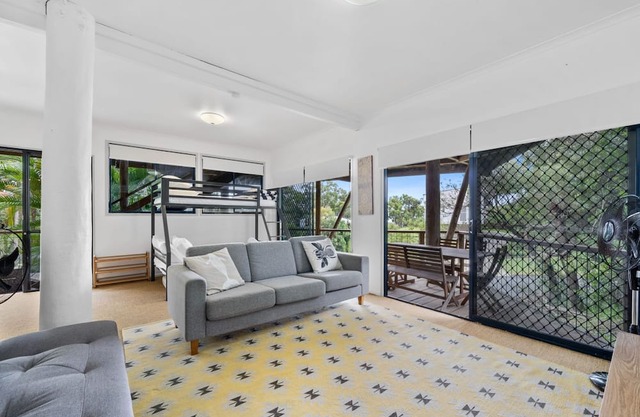 Rays Beach House by Discover Stradbroke