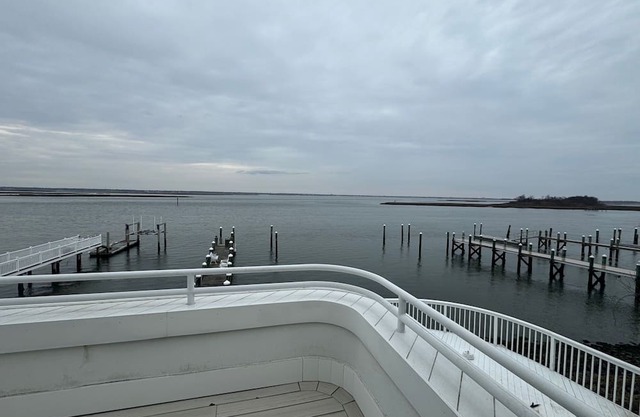 5 Bed, 3.5 Bath, Bayfront, POOL, boat slip 2 car garage, Pet friendly, sleeps 10