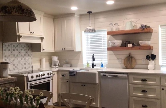 Peaceful, quiet, private and make you feel good "farmhouse".
