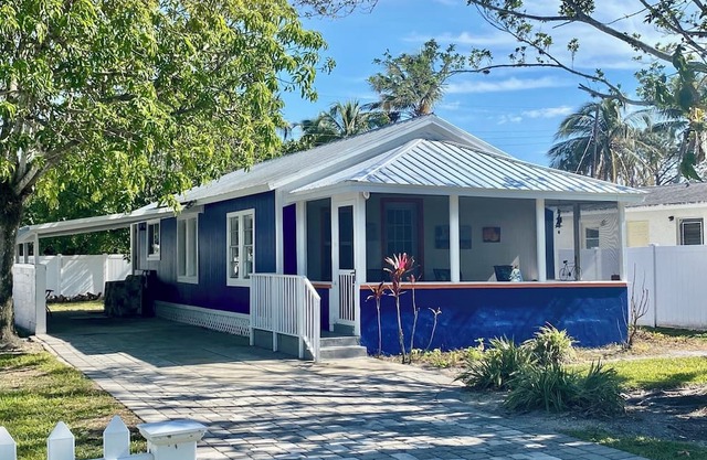 Mango Tree Cottage close to Old Naples and Beach