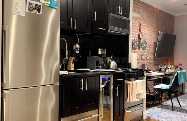 Cozy 2 bedroom apt in midtown west 5-6ppl