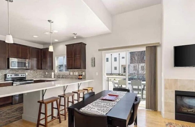 Cozy townhome in old town north dogs, Bikes.