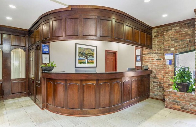 Modernized Hotel w/ Full Hot Breakfast – Experience Richmond's History