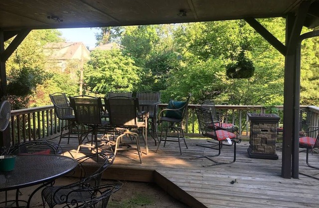 "The Inn Field" Louisville, KY Home near KY EXPO, Waterfront & Bardstown Rd.,