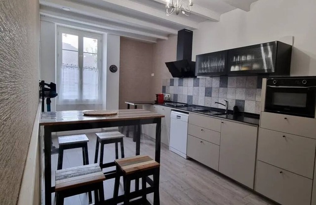 Guest House 'Chambre D'hôtes Saphir' with Shared Pool, Wi-Fi and Air Conditioning