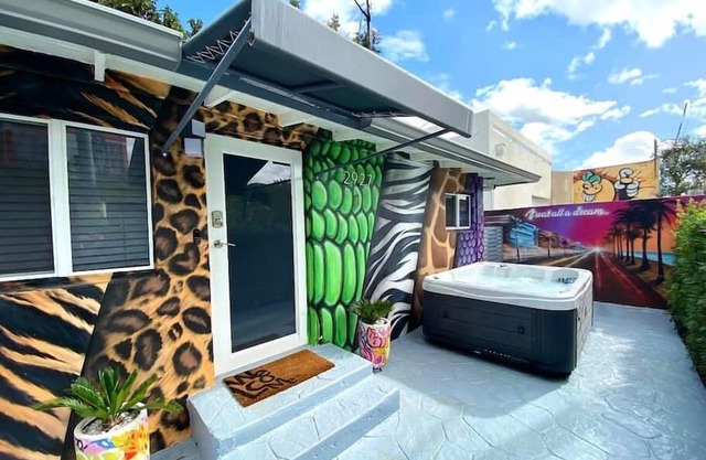 Unique Miami Art Escape w/ HotTub, Arcade & Murals