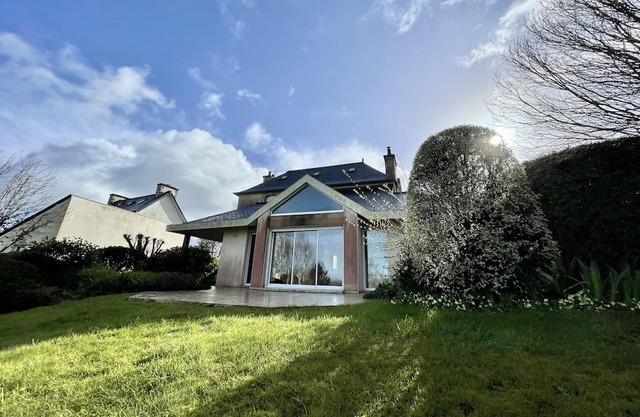 Chez Béatrice et Laurent, Maison Lumineuse Avec un Grand Jardin au Calme
