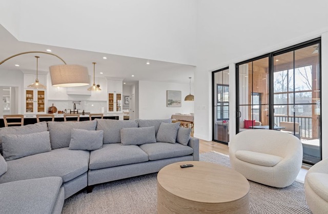 Spacious New 5-bedroom holiday house in lovely Hudson Valley