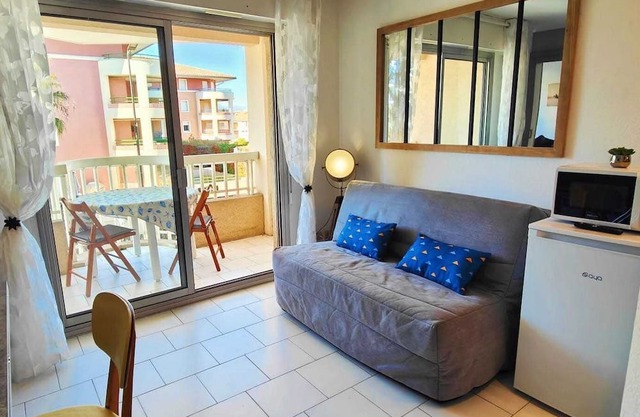 Love nest with balcony, close to the sea