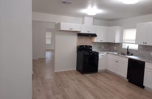 1Bed and 1Bath house for Rent