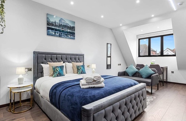 Stylish King Size Bed Studio near Central London
