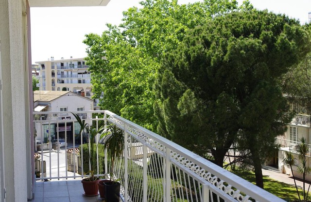 Appartement Avec Terrasse et Parking Privatif
