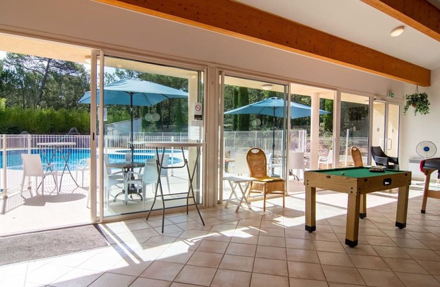 Cosy apartment for 6 people with pool, WIFI, TV, terrace and parking