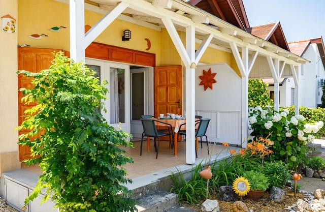 Stunning villa for 5 people with TV, patio and parking