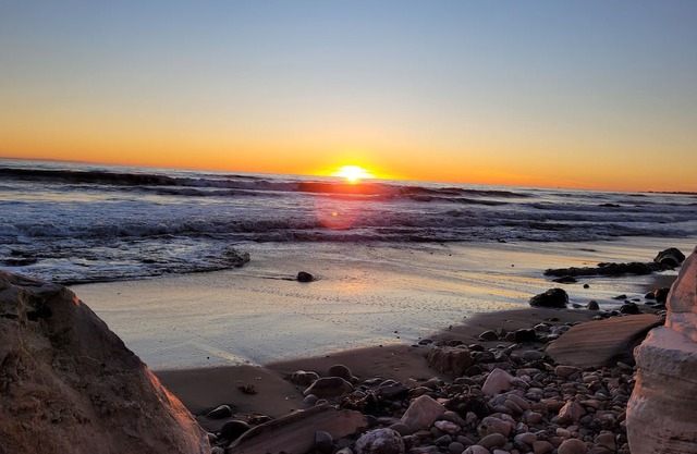 Quiet condo by the beach