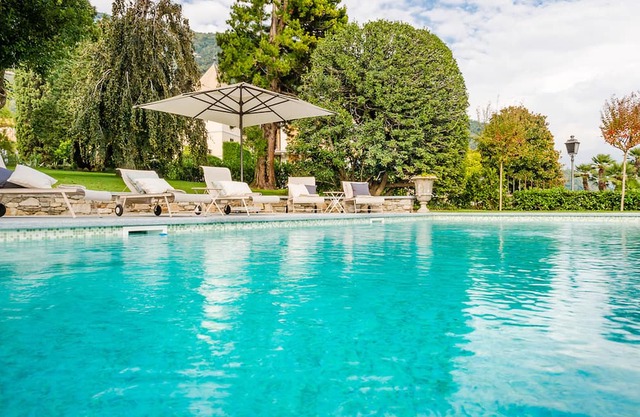 Enticing villa with pool situated on the lakeside promenade! - Villa Magnolia