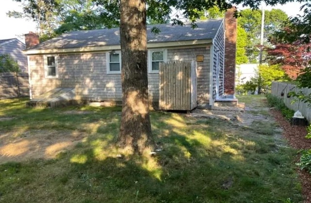 Cozy Yarmouth Cottage