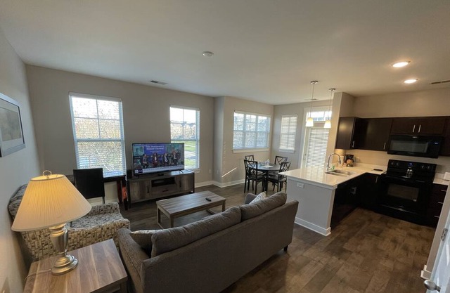 Carmel 3 bedrooms with 2 full baths!!