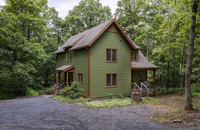 Hemlock Hideaway with Wintergreen Advantage