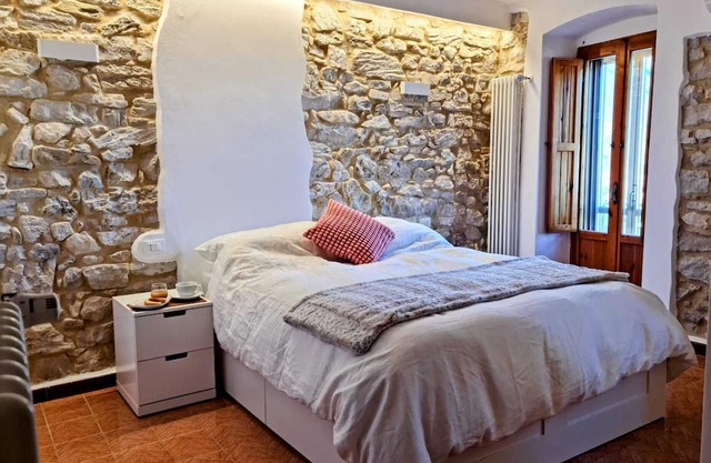 Authentic Village Townhouse & Optional Apartment