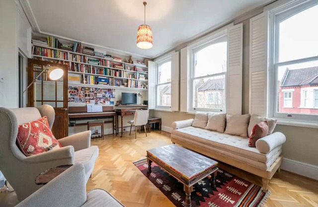 Pass the Keys | Stylish London Flat near Station - Victoria 20 min
