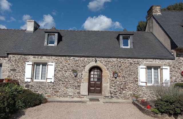 Holiday Home 'Gite De Kerroyal Ty - Anna' with Private Terrace and Wi-Fi