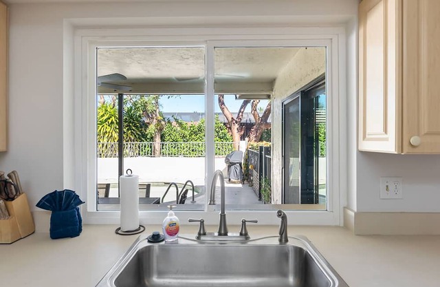 Charming Marco Island Home, Heated Pool, Near Goodland & Shopping