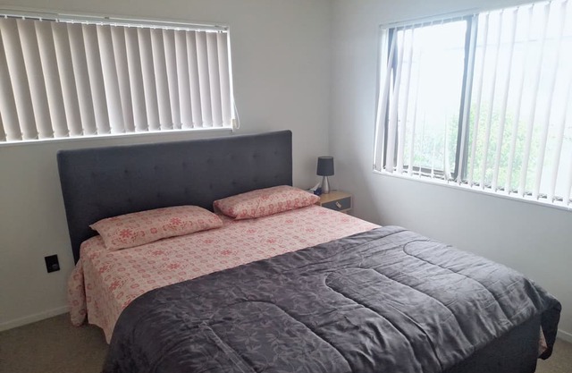 Room available <> Close to Airport & all amenities