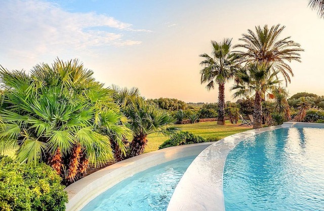 Villa Daianira: A characteristic and welcoming one-story villa surrounded by a citrus garden, with Free WI-FI.