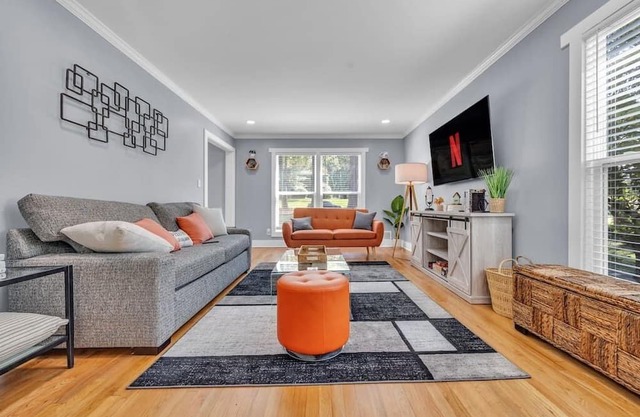 NEW! Modern Luxury w/ Pool Table 3BR|5BD Sleeps 10