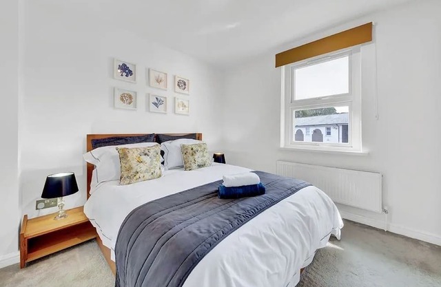 Island Garden Retreat - Free parking & Long Stays with lots of local amenities