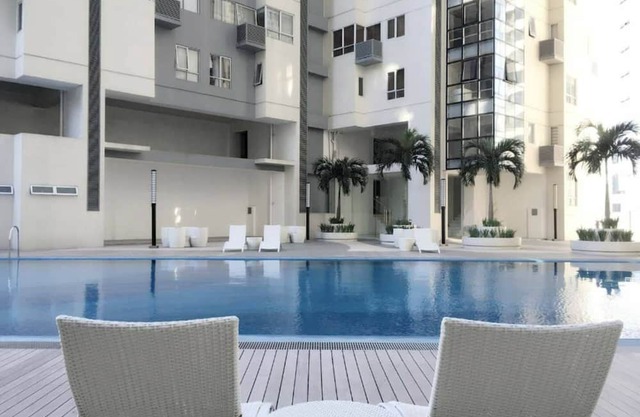 Muggle Stay1.0 - 2BR in BGC 50mbps WIFI