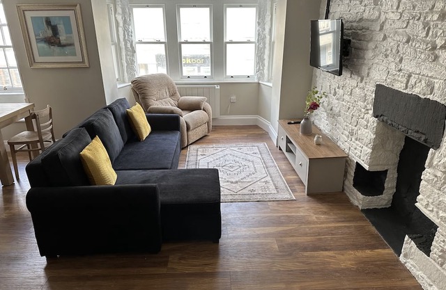 PURBECK HOTEL APARTMENTS - FLAT 1, pet friendly in Swanage