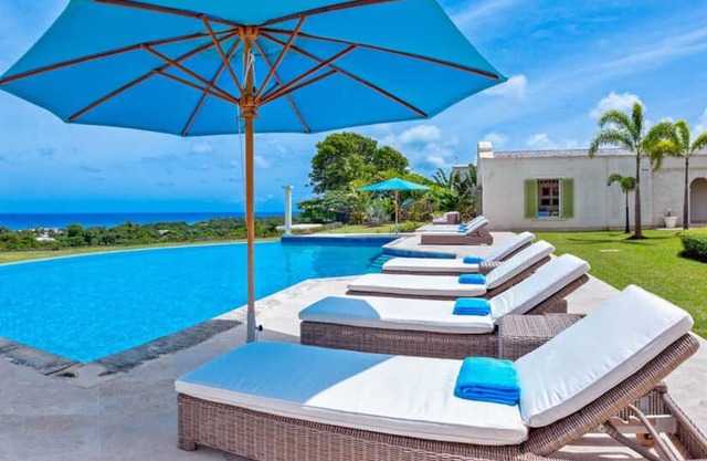 Villa Half Moon - Four Bedroom Villa, Sleeps 8