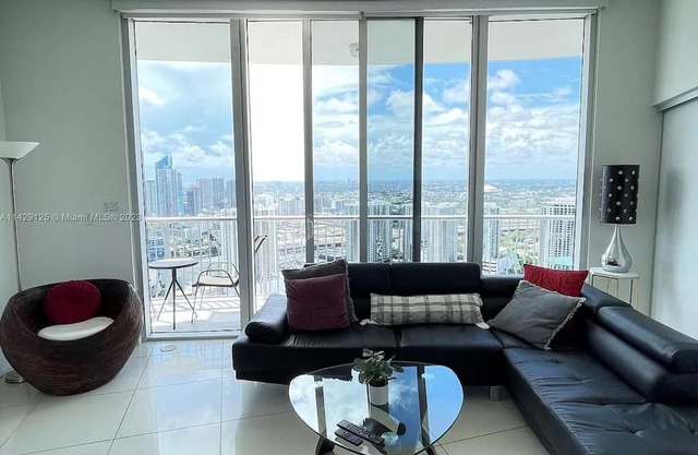 56 Floor 2 bed/2 bath PENTHOUSE Biscayne Bay City Million Dollar View Free pking