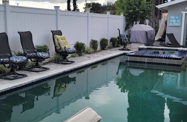 Cozy Poolside Casita Centrally Located to LA and OC Attractions