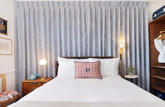 Discover French Bistro Cuisine! 2 Comfortable Units, Near Sunset Cliffs