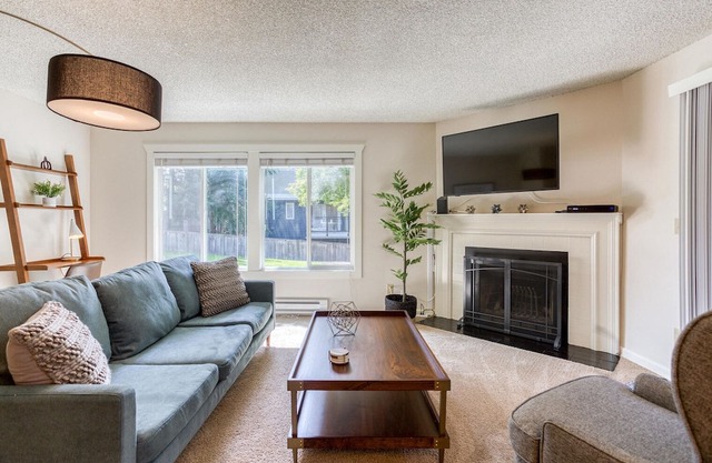 Outstanding Kirkland 2BR w/ Deck & Yard, nr Waterfront, by Blueground
