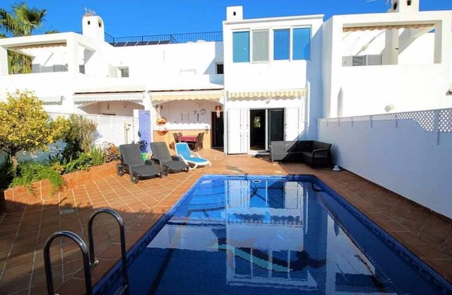 Lovely townhouse with private pool