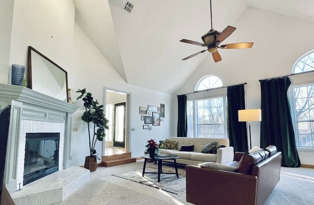 Cozy and spacious 2-story home in center of NWA!