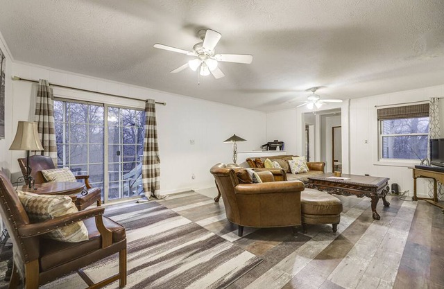 Cincinnati Duplex w/ Decks & Grill: 7 Mi to Dtwn!